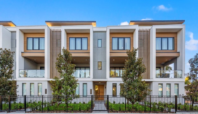 Spacious 4-bedroom new construction modern townhome in Heart of Tampa Heights