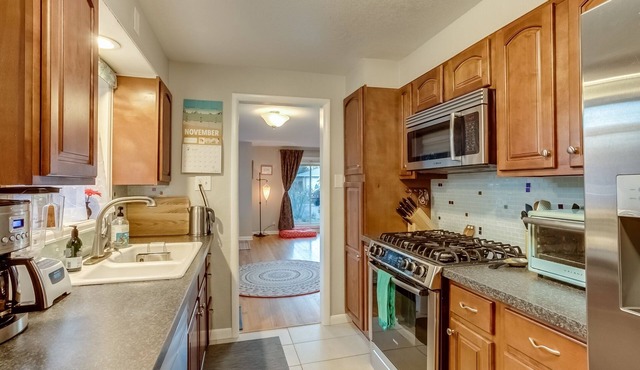 Spacious 4-Bedroom Oasis with Eco-Friendly Touches - Close to CU Boulder!