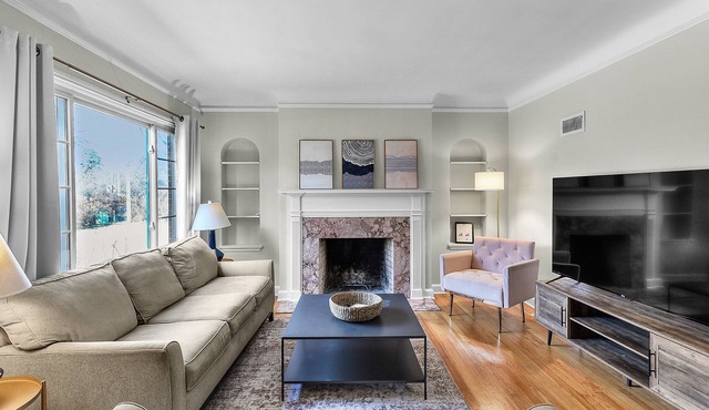 Spacious 4 bedroom Omaha Retreat