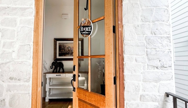 Spacious 4-bedroom pet friendly house in cool Nashville near Lipscomb