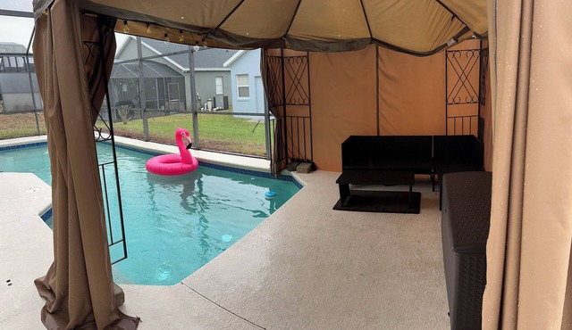 Spacious 4-bedroom Pool house with WiFi, AC Minutes From Disney