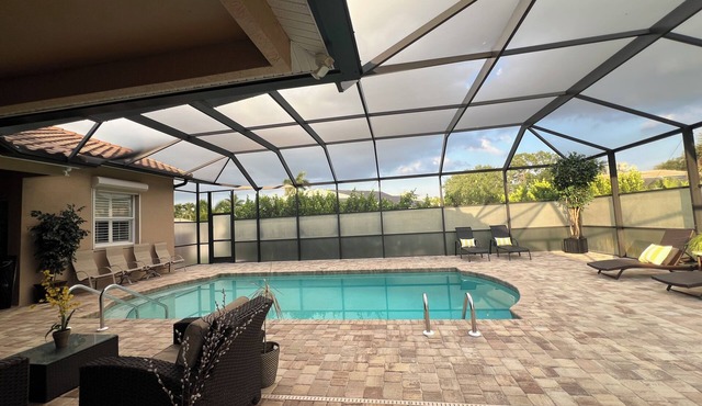 Spacious 4-bedroom Pool Home in Naples Florida