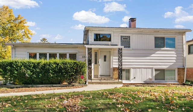 Spacious 4 Bedroom Retreat W/Covered back Porch!