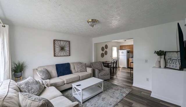 Spacious 4 bedroom, sleeps 10, close to VT