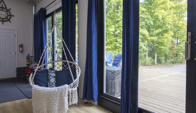 Spacious 4 Bedroom- Steps to Beach
