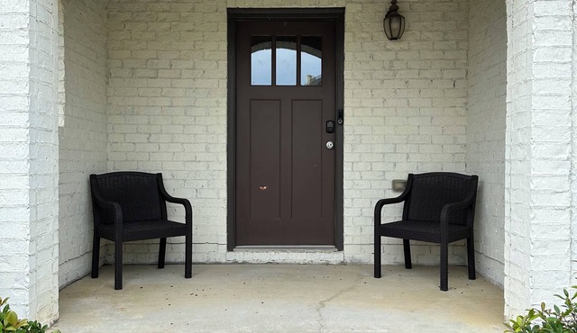 Spacious 4-bedroom townhome in charming Birmingham with AC