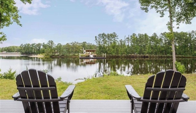 Spacious 4-bedroom townhome with private dock, fitness center, dog park & more