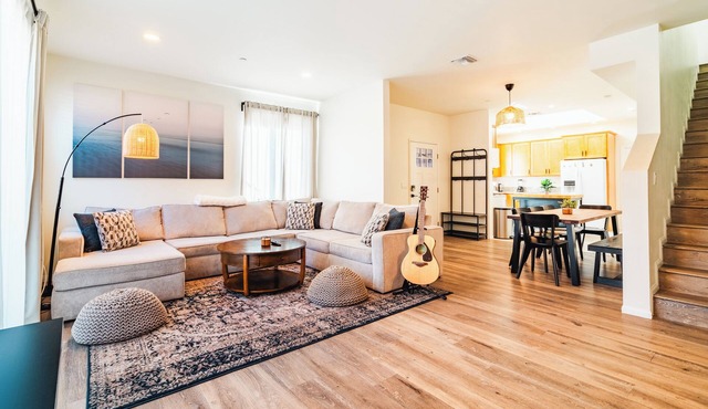Spacious 4-Bedroom Townhome/2-Car Garage/Cruise Terminal