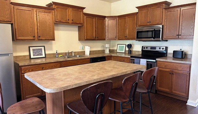 Spacious 4-bedroom townhome near Notre Dame. Perfect for football weekends!