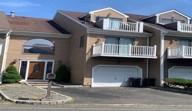 Spacious 4-bedroom townhome in beach town Highlands