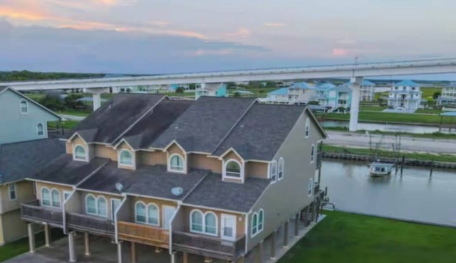 Spacious 4-bedroom townhome in serene Matagorda with waterfront access