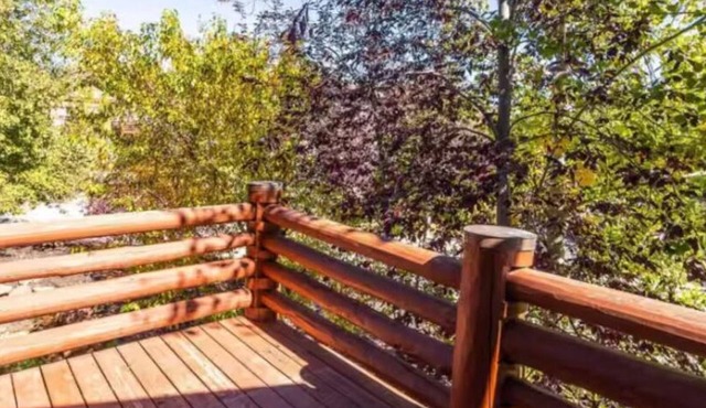 Spacious 4-bedroom townhome with bunk room, sauna, cold plunge in charming PC