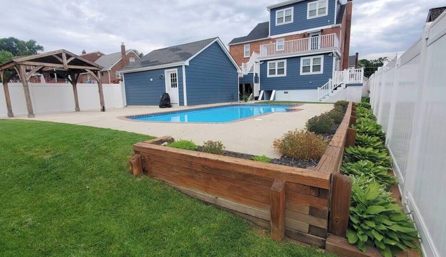 Spacious 4-bedroom townhome with great backyard and POOL in charming Parkville