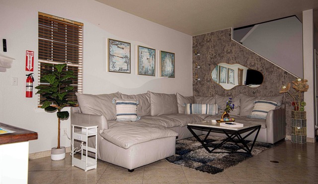Spacious 4-bedroom townhome in tranquil Lakewood with AC