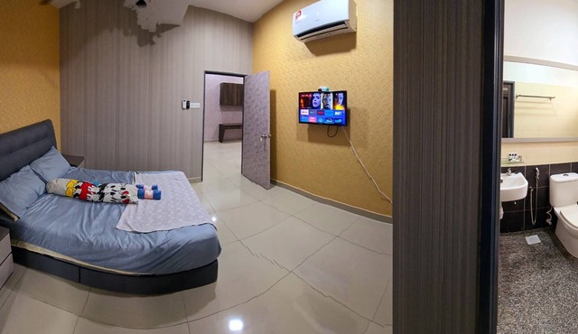 Spacious 4-bedroom townhome with AC, WiFi in serene Masai - Netflix and Disney