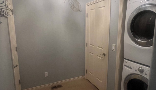 Spacious 4-bedroom townhome in delightful Eagle close to it all! Dog Friendly!