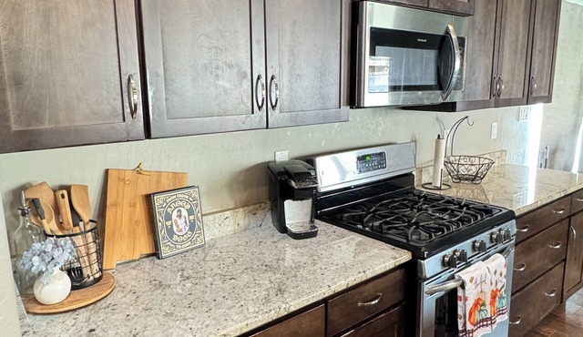 Spacious 4-bedroom house in brilliant Albuquerque mountain views