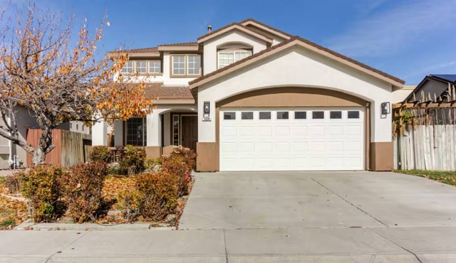 Spacious 4-bedroom house in brilliant Carson City with WiFi, AC.