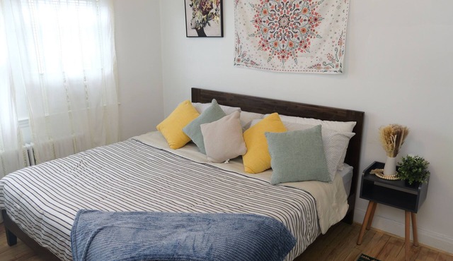 Spacious 4-bedroom suburban townhome near Baltimore safe peaceful king beds