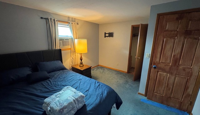 Spacious 4-bedroom apartment in cool Cheektowaga with AC