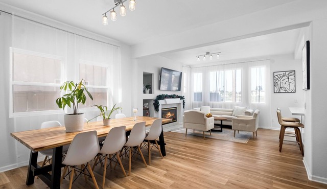 Spacious 4-bedroom house in delightful Chula Vista with view