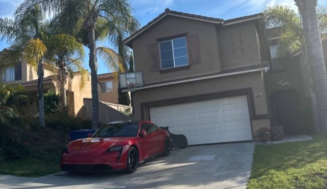 Spacious 4-bedroom estate with WiFi and AC in wonderful Chula Vista