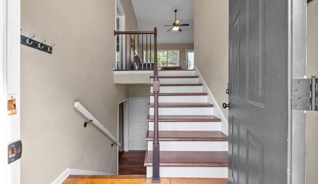 Spacious 4-bedroom House near Downtown Clarksville