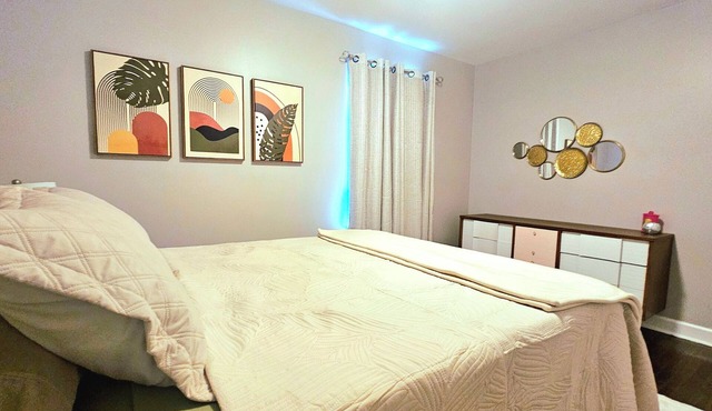 Spacious 4-bedroom 2-bathroom house in charming Crown Point