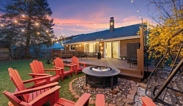 Spacious 4-bedroom house in amazing Des Plaines with WiFi, AC