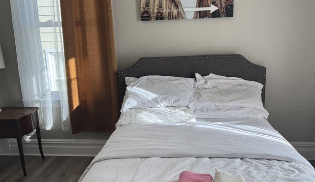 Spacious 4-bedroom apartment in nice East Orange with WiFi, AC