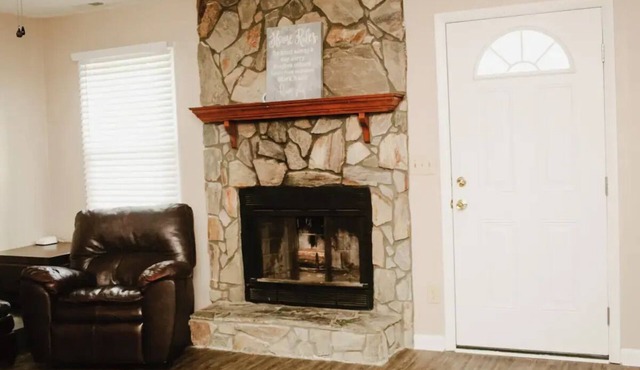 Spacious 4-bedroom house in enjoyable Fayetteville with AC, WiFi