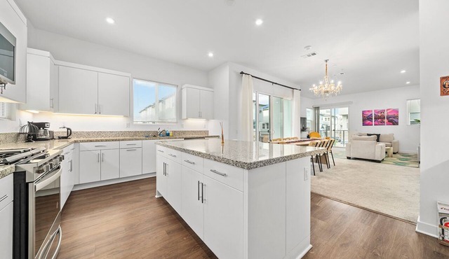 Spacious 4-bedroom house in delightful Garden Grove with AC, WiFi