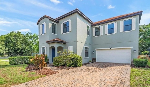 Spacious 4-bedroom house with WiFi, private pool, in the beautiful Haines City