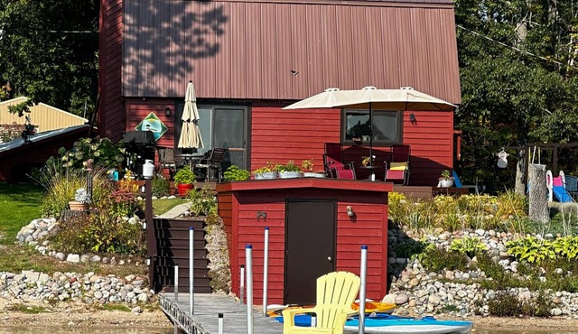 Spacious 4-bedroom lakefront home on Big Bear Lake in Johannesburg with WiFi, AC