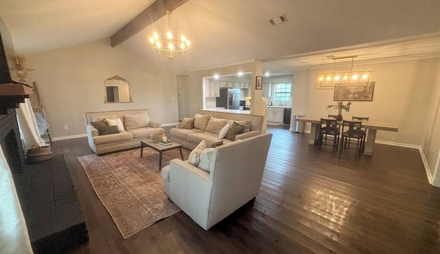Spacious 4-bedroom house in charming Lake Charles with WiFi, AC