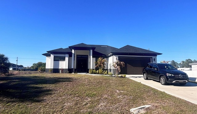 Spacious 4-bedroom tranquil escape Lehigh Acres Near the Forum