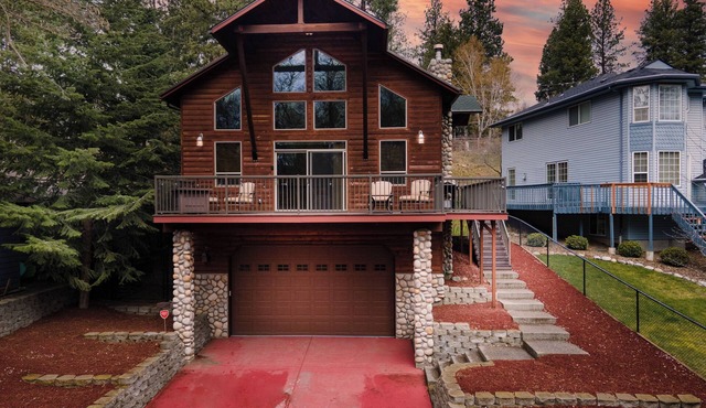 Spacious 4-bedroom house in charming Liberty Lake, perfect for entertaining