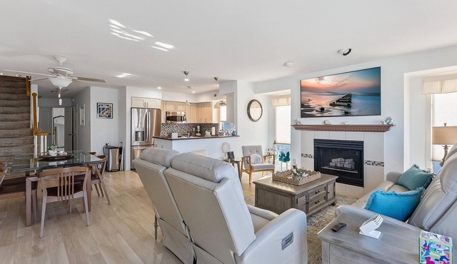 Spacious 4-bedroom condo in Margate One Block from Beach!