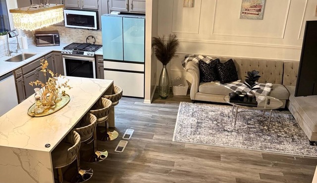 Spacious 4-bedroom house in lovely Minneapolis with AC