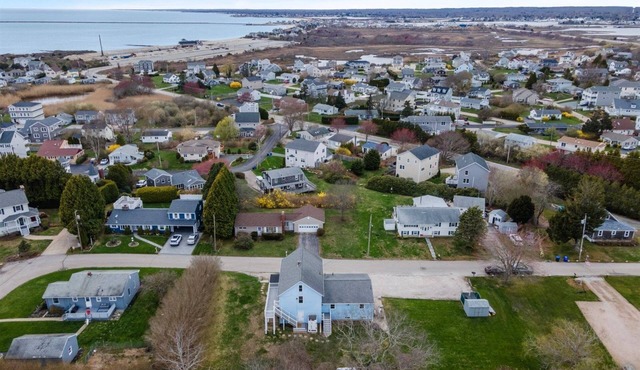 Spacious 4-bedroom in wonderful Narragansett.Short walk to family friendly beach