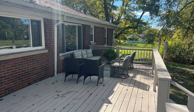 Spacious 4-bedroom house in charming North Canton with AC, WiFi