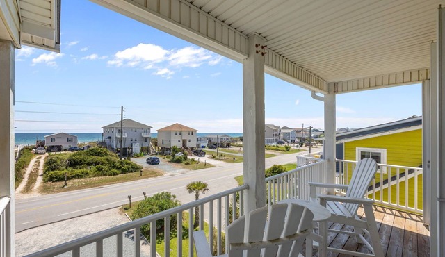 Spacious 4 Bedroom w/ Ocean Views, Dock & Kayak Launch. 2 Min Walk 2 Beach