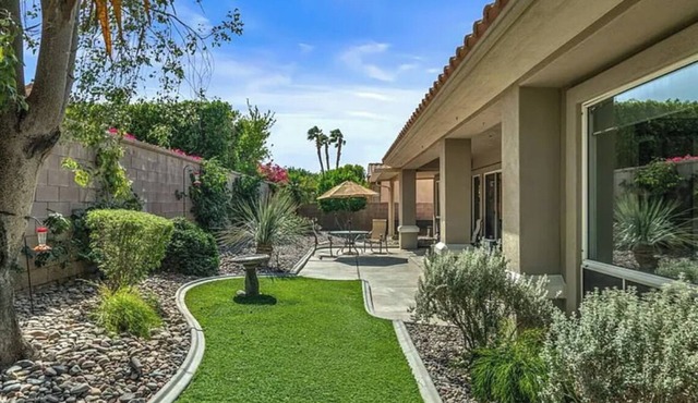 Spacious 4-bedroom house with AC, country club amenities, quiet, gated community