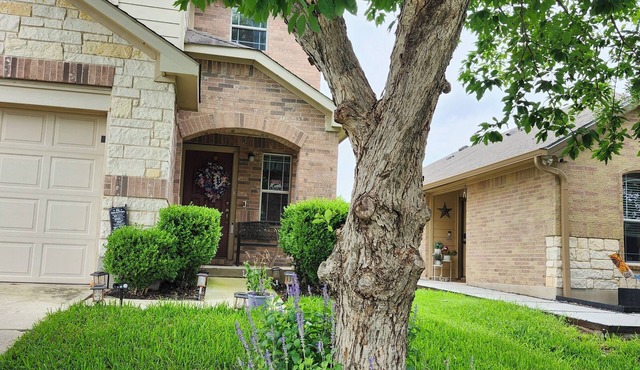 Spacious 4-bedroom house with WiFi, AC and Heat, in welcoming Pflugerville.