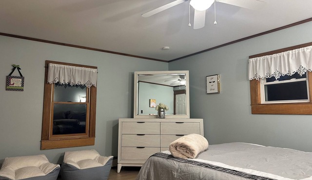 Spacious 4-bedroom house in charming Ransomville with WiFi