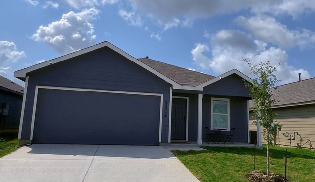 Spacious 4-Bedroom Retreat Near Lackland AFB
