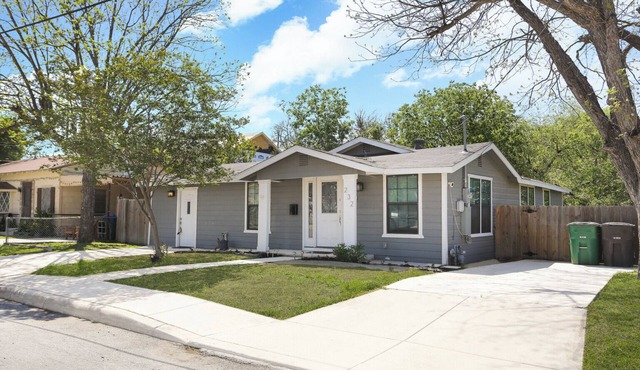 Spacious 4-bedroom house in welcoming San Antonio near trails, Pearl, Gardens