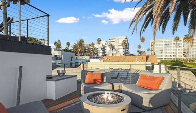Spacious 4-bedroom house in gorgeous Santa Monica with AC