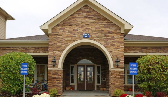 "Spacious 4-Bedroom Apartment in the Heart of Warrensburg near UCM!