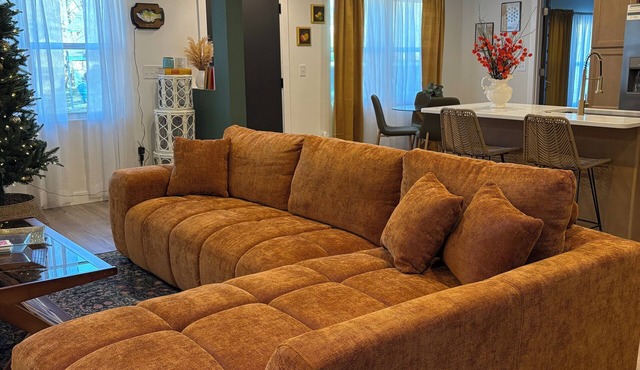 Spacious 4-bedroom house. Boutique Home. 5 min to Fort Leonard Wood east gate!